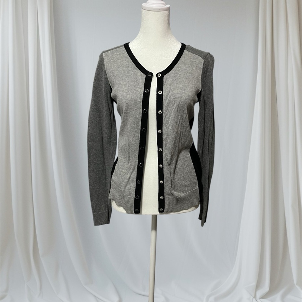 ((ITEM SOLD))‼️New York & Company Gray and Black Women's Cardigan Sweater